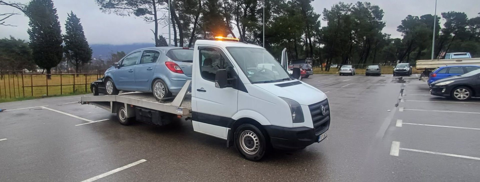 Radimo pouzdano, odgovorno i korektno. Dugogodišnje iskustvo u otkupu vozila i transportu omogućava nam da klijentima ponudimo realne cijene i brzu uslugu. Svakom klijentu pristupamo individualno, 
sa ciljem da proces bude jednostavan i bez stresa.