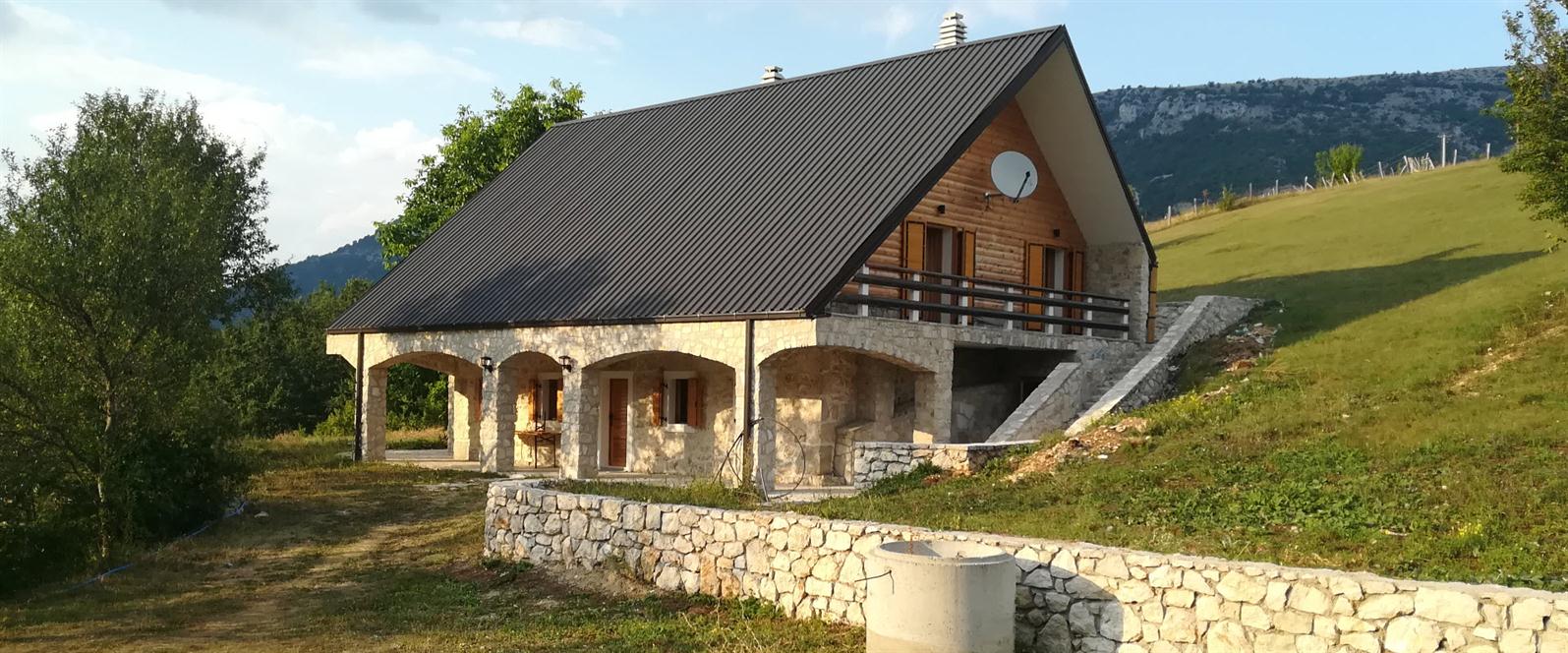 APARTMANI SMJESTAJ PLUZINE